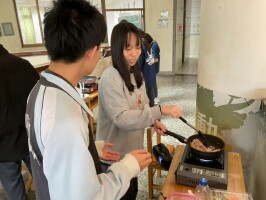 探尋文化的美味足跡：高三多元選修《餐桌上的文化地圖》:LINE_ALBUM_20250314第一次實作_250429_3