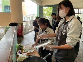 探尋文化的美味足跡：高三多元選修《餐桌上的文化地圖》:LINE_ALBUM_20250314第一次實作_250429_5
